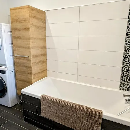 Jolie Avec Piscine A 15mn Des Plages *